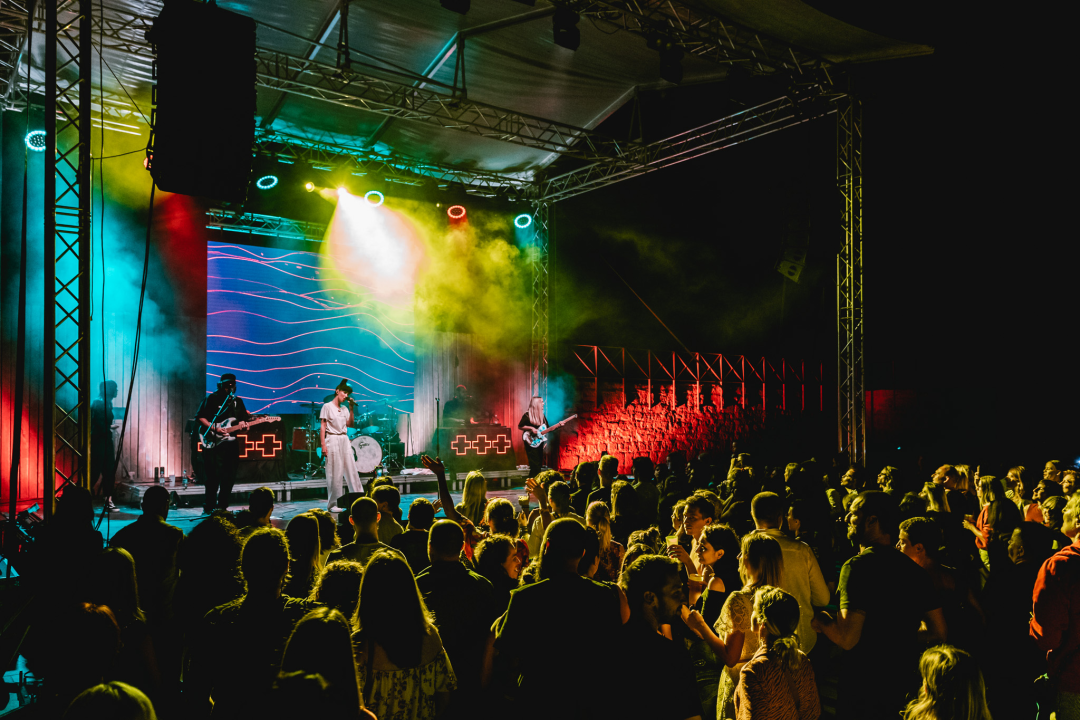 I Meghan Markle bi plesala da je bila na sv. Mihovilu: Konstraktin ‘zdrav’ plesnjak za publiku od vrtića do umirovljenika!