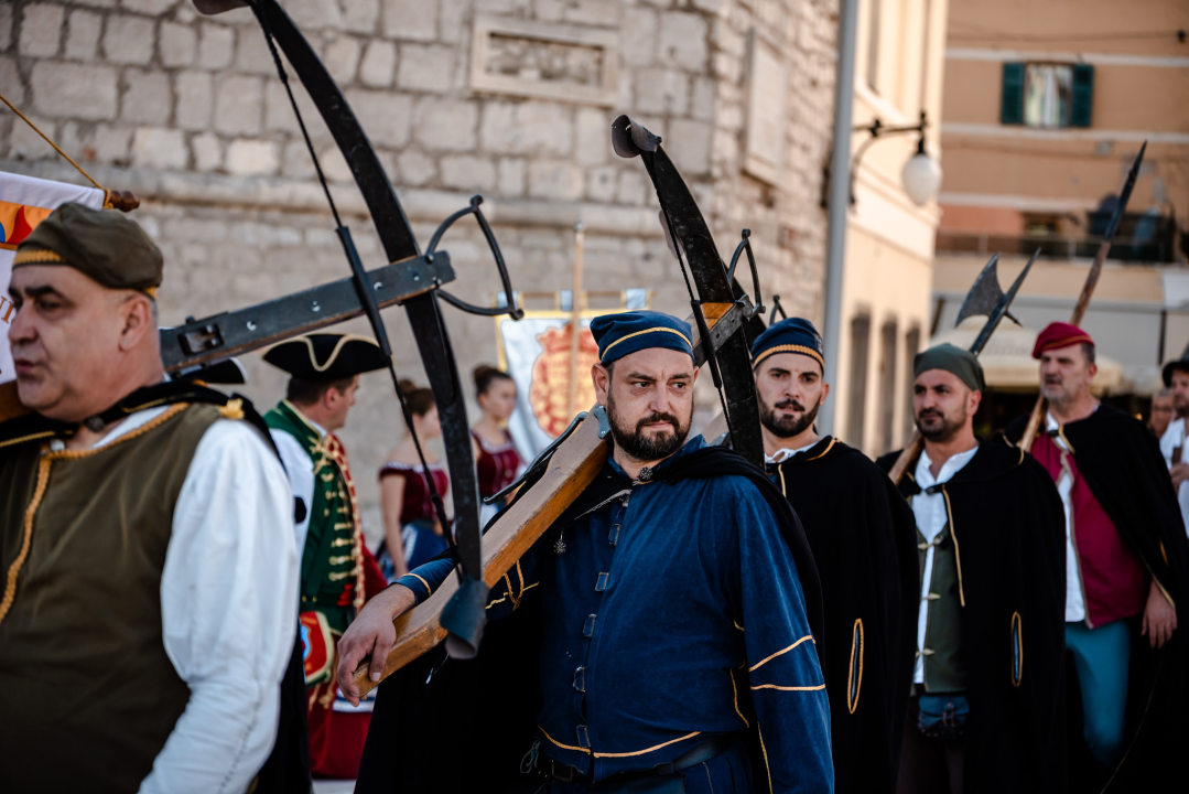 Mačevanjem povijesnih postrojbi na Poljani počela 'Opsada Šibenika 1647.' 