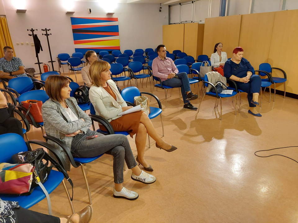 U knjižnici održan okrugli stol na temu nasilja nad ženama