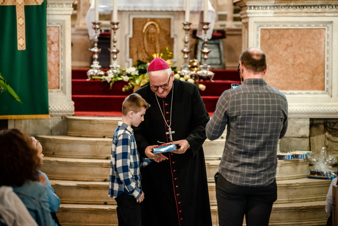 Mališani DV 'Brat Sunce' u povodu sv. Mihovila nastupili u katedrali