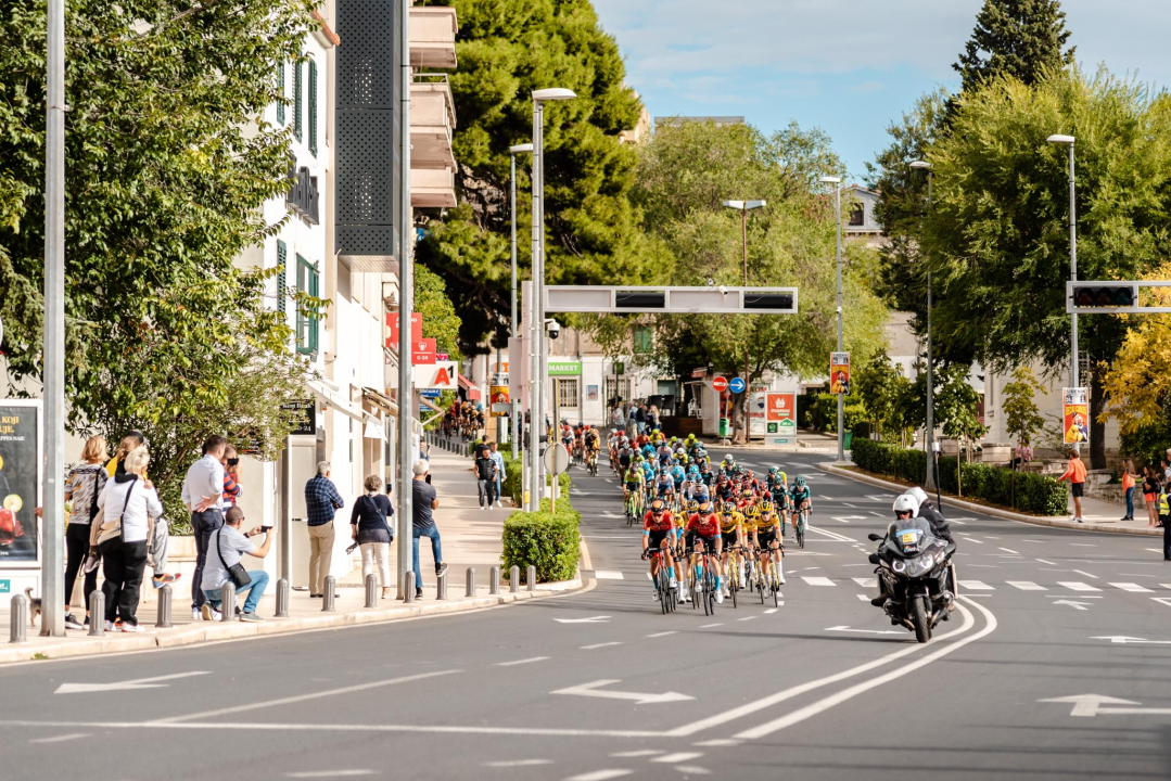 Iz Sinja startala treća etapa utrke CRO Race: Biciklisti prošli kroz Šibenik, među njima i Lorenzo Marenzi  