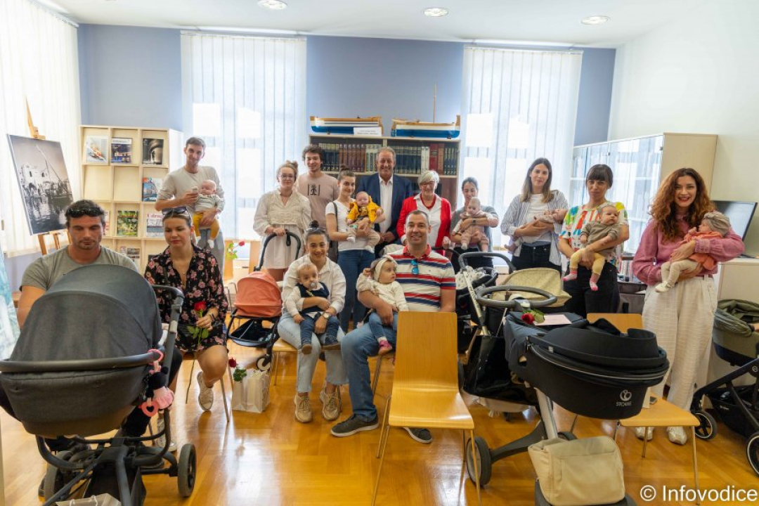 Grad Vodice darivao 114.000 kuna za 20 djece