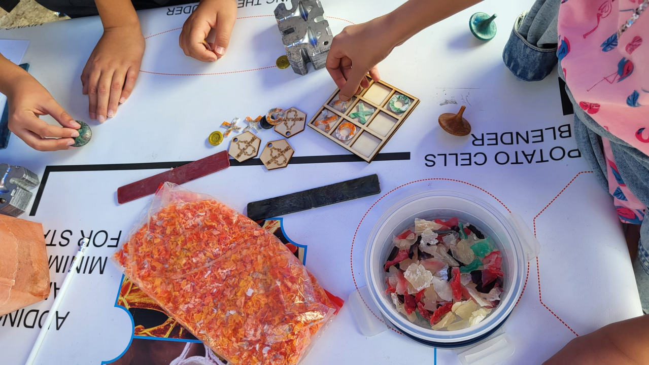 Ovaj vikend na Prviću se plesalo na svili dok su nebom letjeli zmajevi