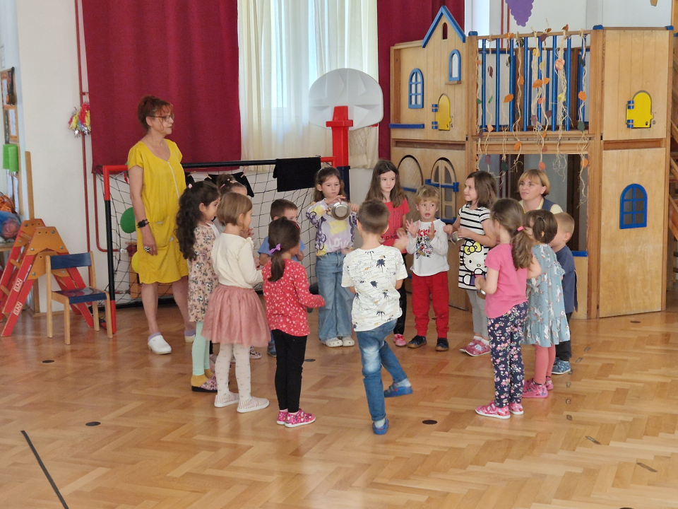 Najveseliji dan u DV 'Vidici': I mali i veliki pjevali su i plesali na zajedničkom okupljanju  