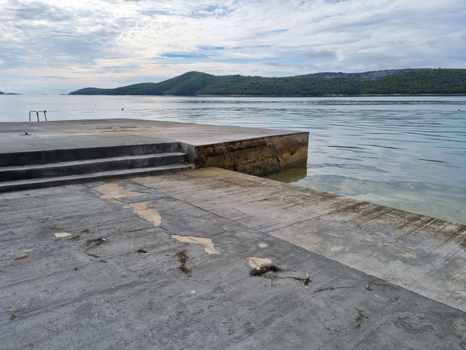 Sanacija plaže u Zablaću neće skoro: Grad raskinuo ugovor s izvođačem radova, traže novog 