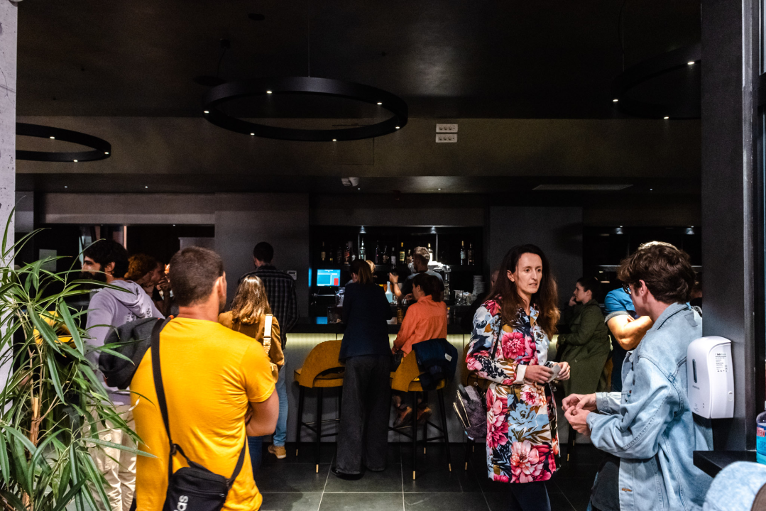 Totalno drugačija projekcija: Prije filma o Bowieju, posjetitelji u Arsenu uživali u glazbi i 'Stardust' koktelima