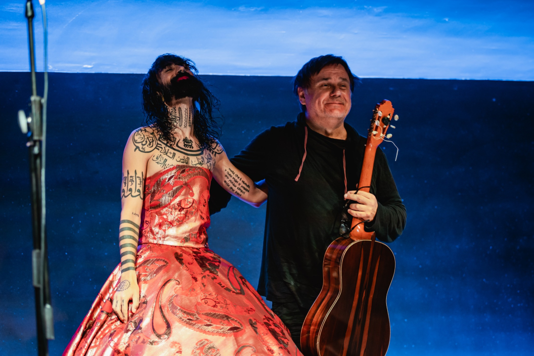 Vrećin glas, gitara i lutnja Edina Karamazova oduševili sinoć Šibenčane u Arsenu