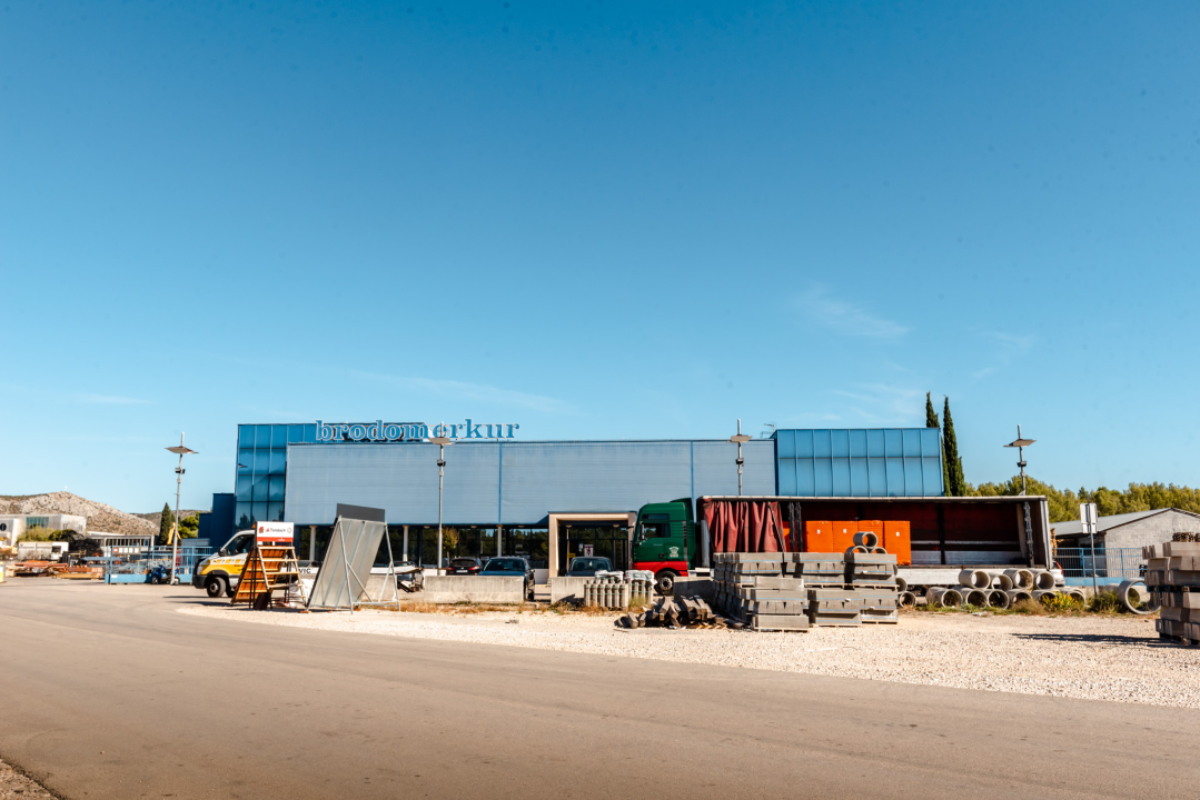 Široku ponudu građevinskih materijala, alata i prateće opreme pronađite u Brodomerkuru!