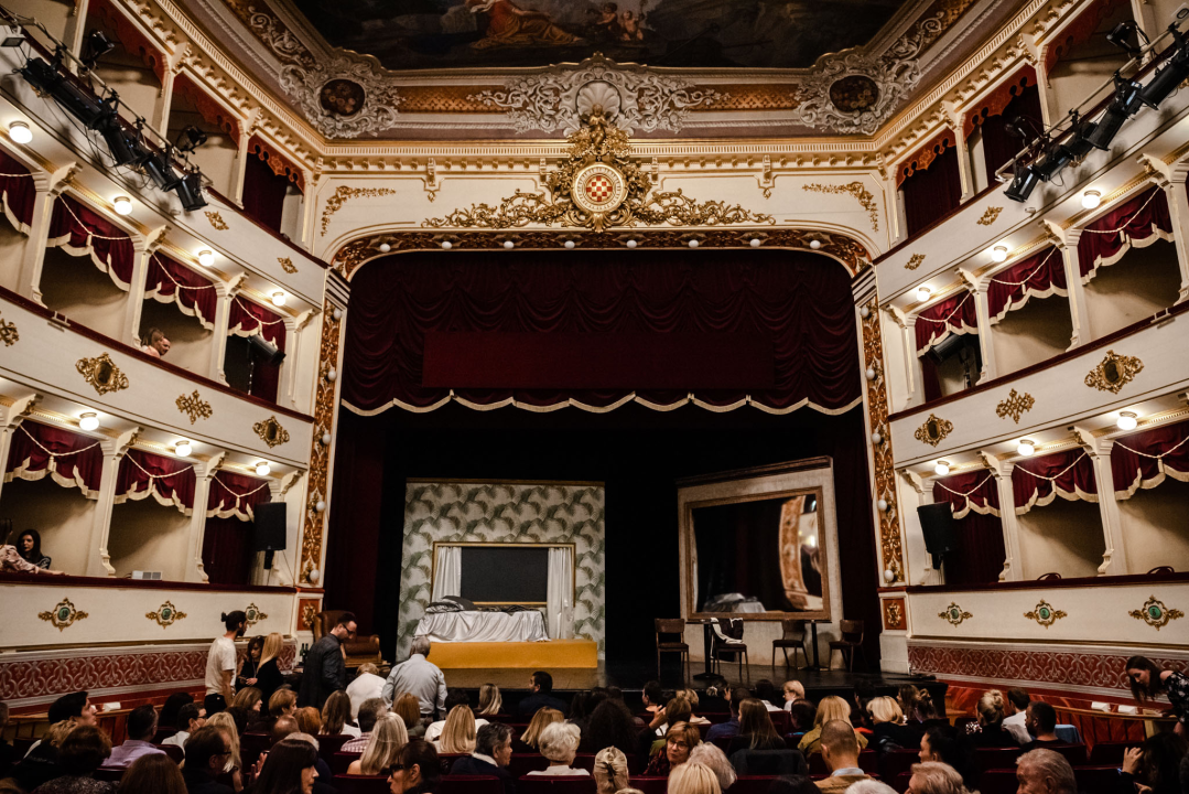 U šibenskom kazalištu izvedena premijera 'Prijevare': 'Stvarno vrlo intrigantno' 