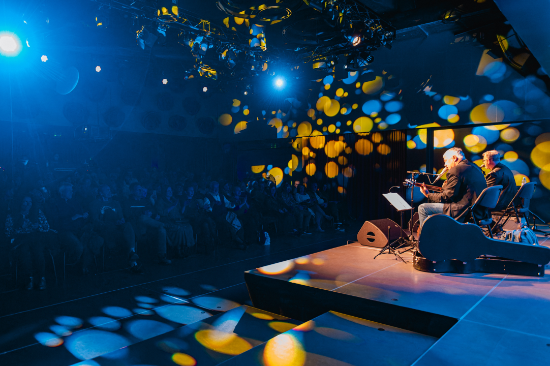 Arsenov prijatelj Zoran Predin u Kući umjetnosti Arsen oduševio glazbom i humorom 