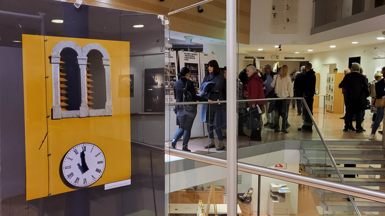 U šibenskoj knjižnici otvorena međunarodna izložba 'Lovely Old Town' u sjećanje na Milivoja Zenića 