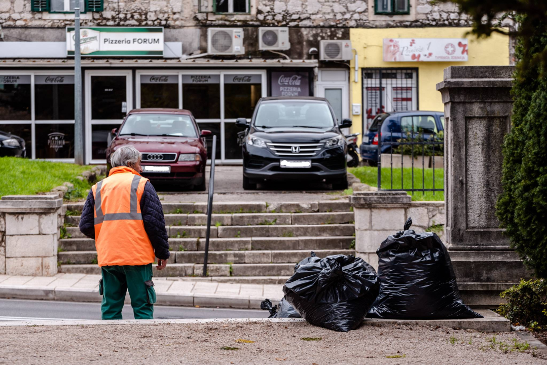 Brojimo sitno do najveselijih dana u godini: Počelo čišćenje i ukrašavanje Đardina  