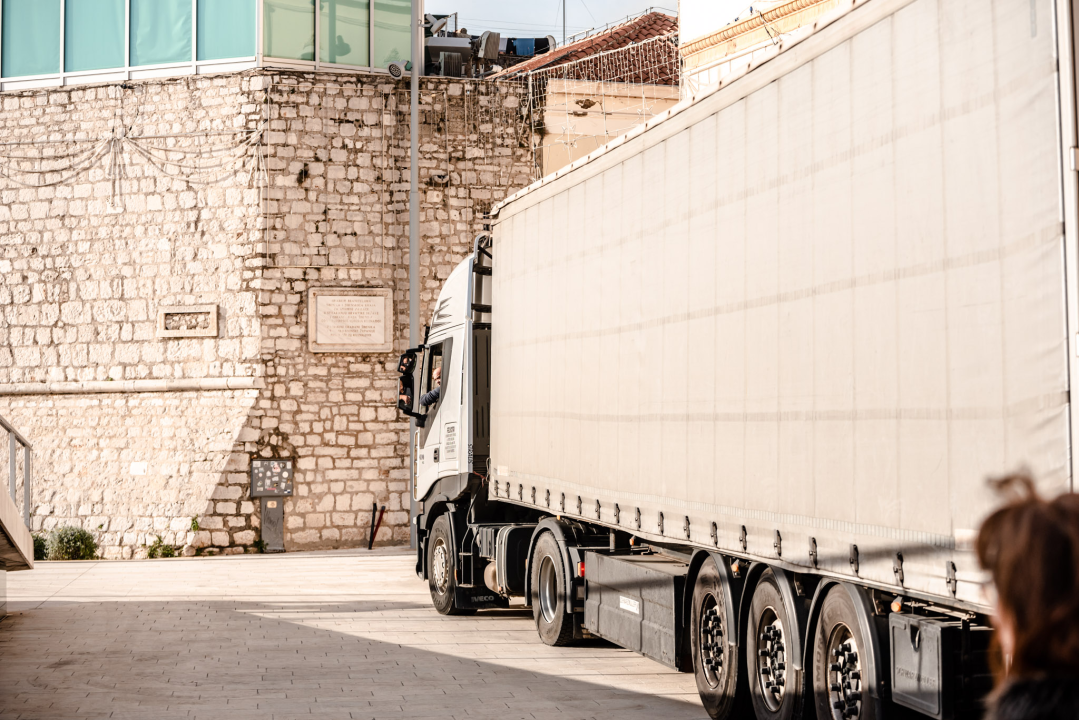 Pripreme za Adventuru: Postavlja se klizalište na Poljani