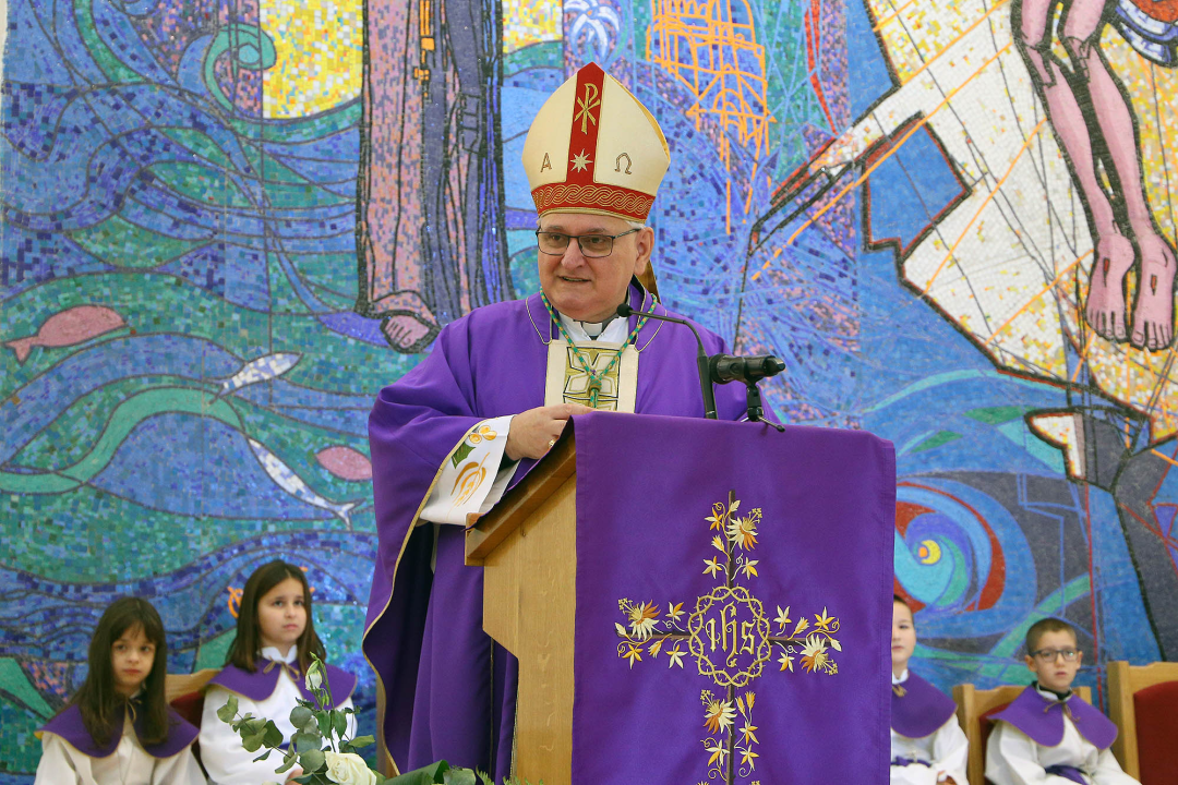 Biskup Rogić krstio peto dijete obitelji Juranić