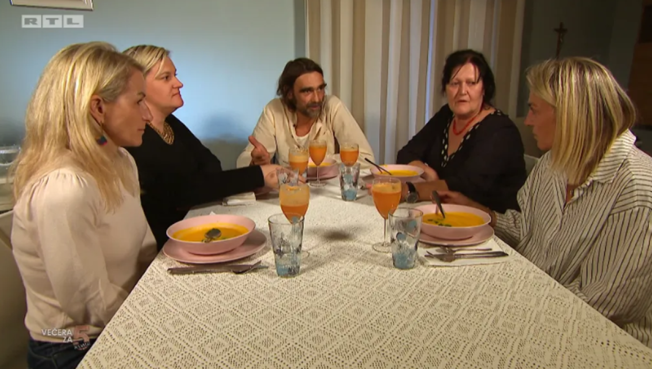 Zoran za glavno jelo pripremio 'Veprova jaja', a jednoj dami poklonio zlatnu narukvicu