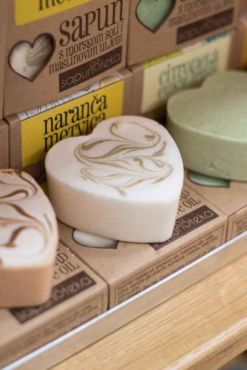 Pronađite najbolje božićne poklone uz super akcije trgovine Lokal! 