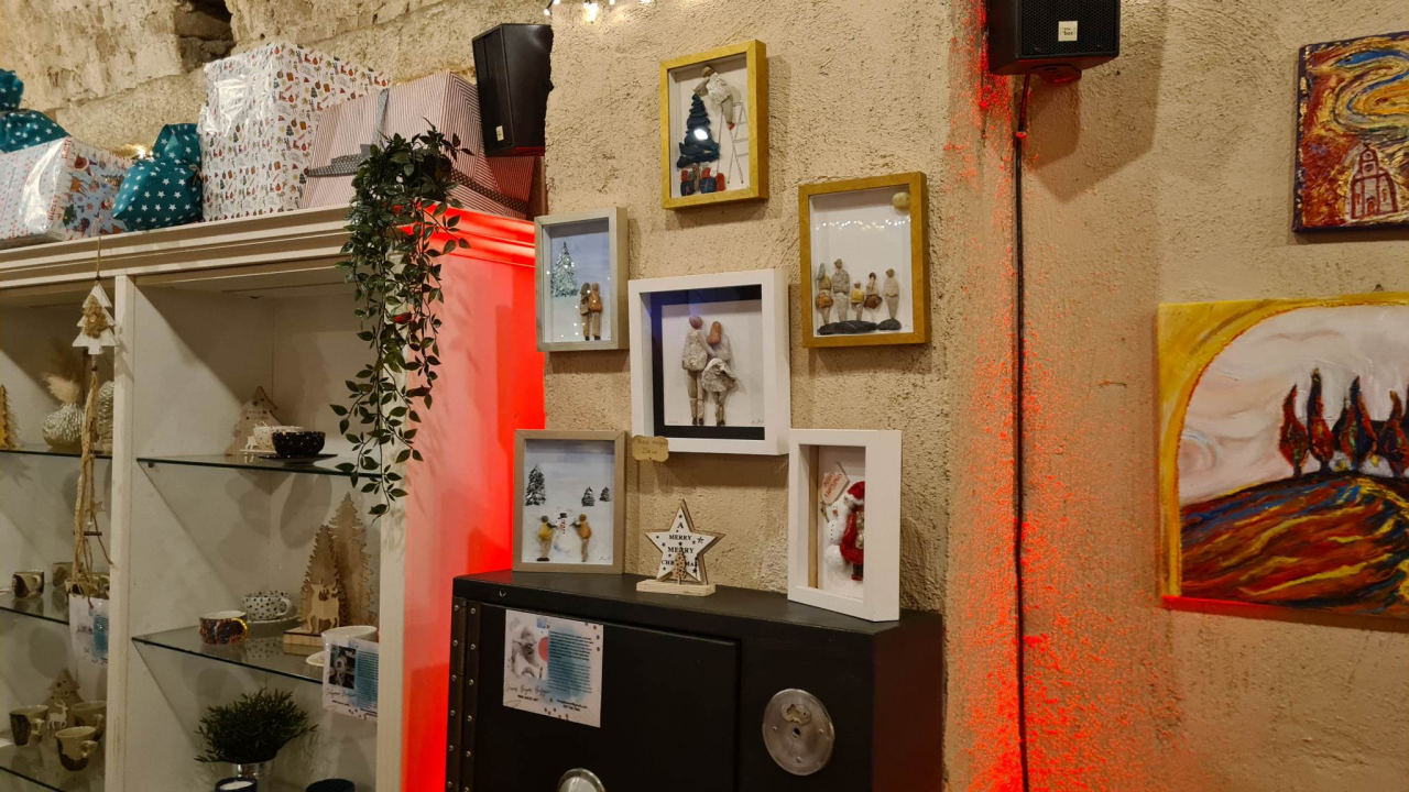 Prodajna izložba u čarobnom ambijentu: U Azimutu otvoren još jedan 'Božićni tinel' 