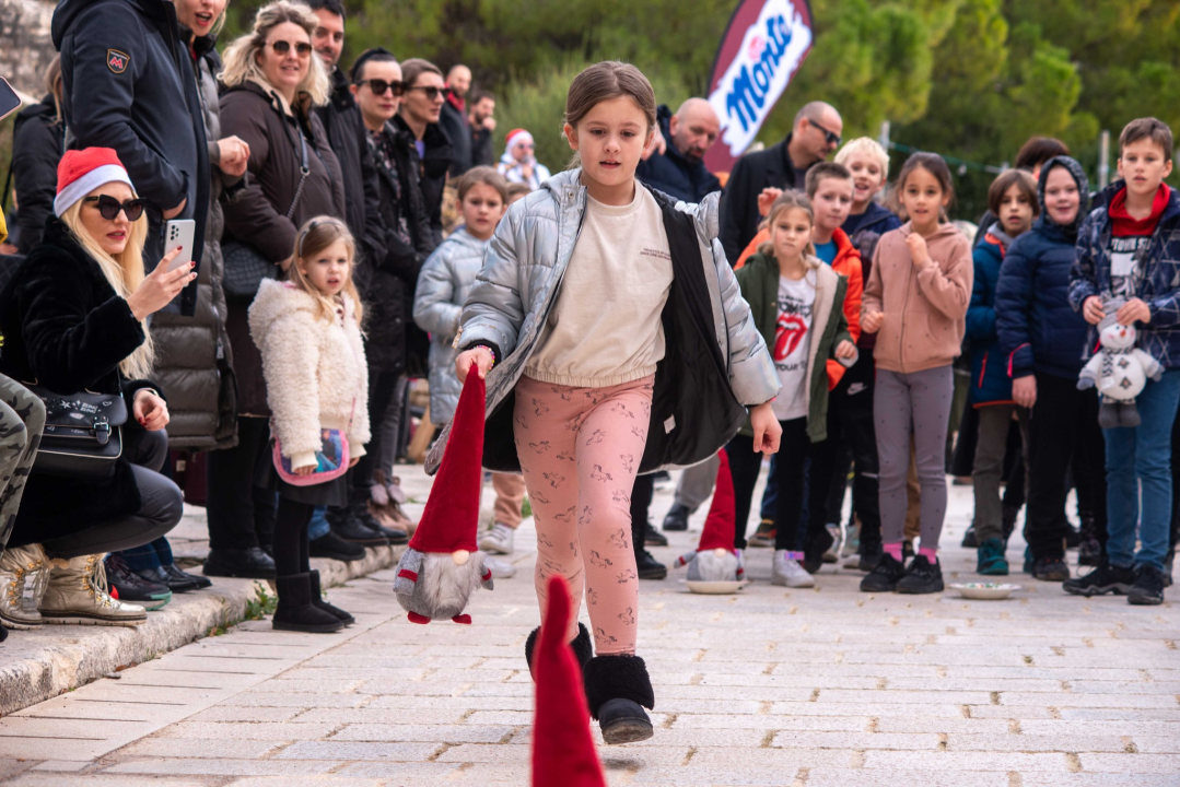 Održana prva Outdoor Adventurica: Mališani se natjecali kroz igru i zabavu