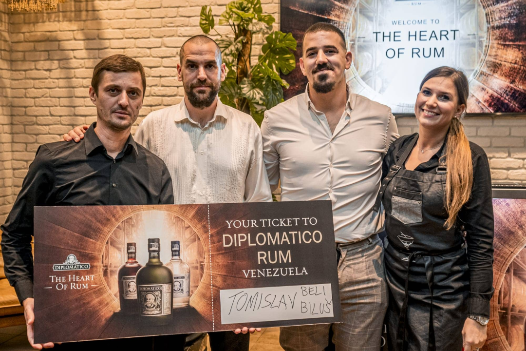 Josip Mikulić oduvijek je znao da želi biti barmen, a svojim koktelima pomiče granice: 'Biftek, inćuni, pidoće? Sve to može u koktele'