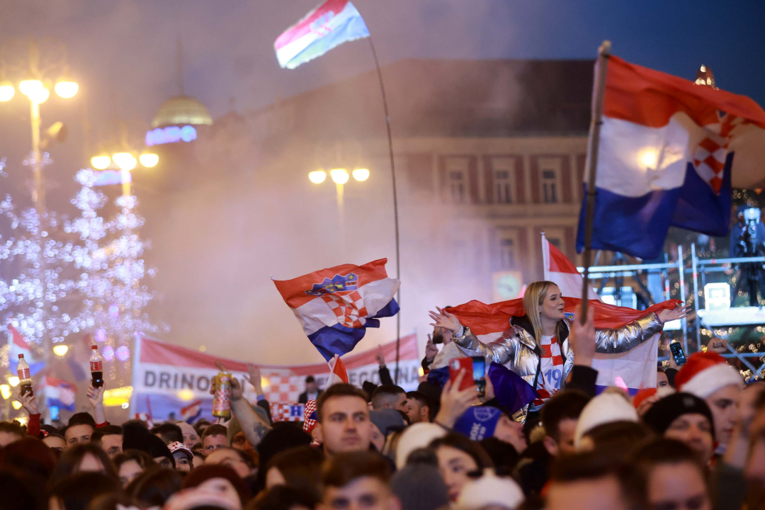 U Hrvatskoj 'nitko nije normalan': Vatreni stigli među 80 tisuća navijača!