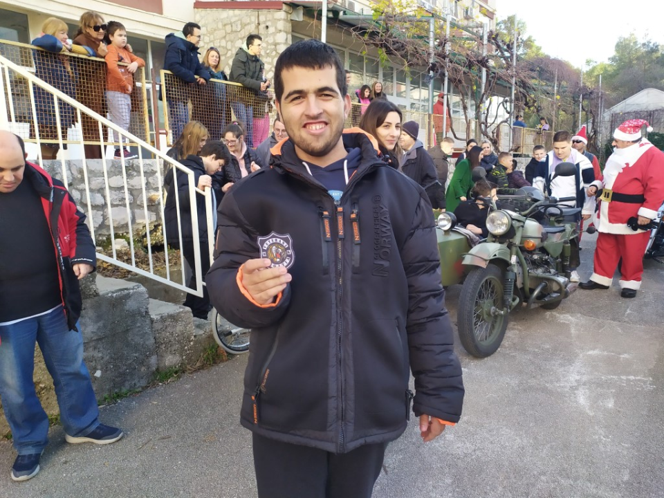 Bajkeri navukli odijelo Djeda Božićnjaka i posjetili korisnike Centra Šubićevac