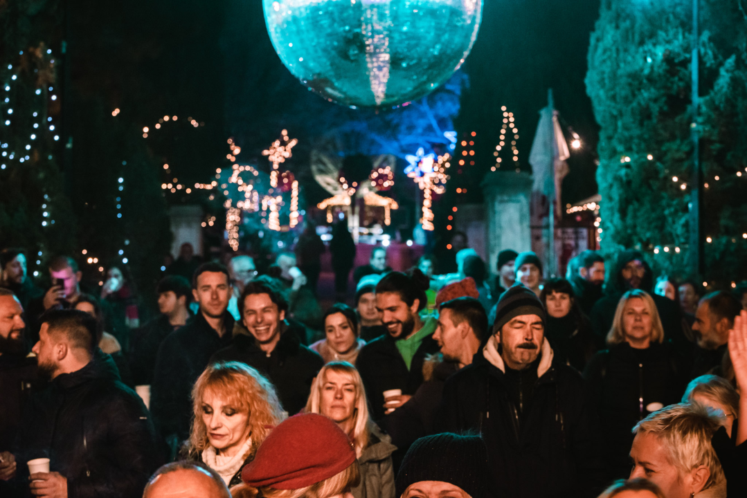 Absolut Beginners Bowijevim hitovima rasplesali Adventuriste