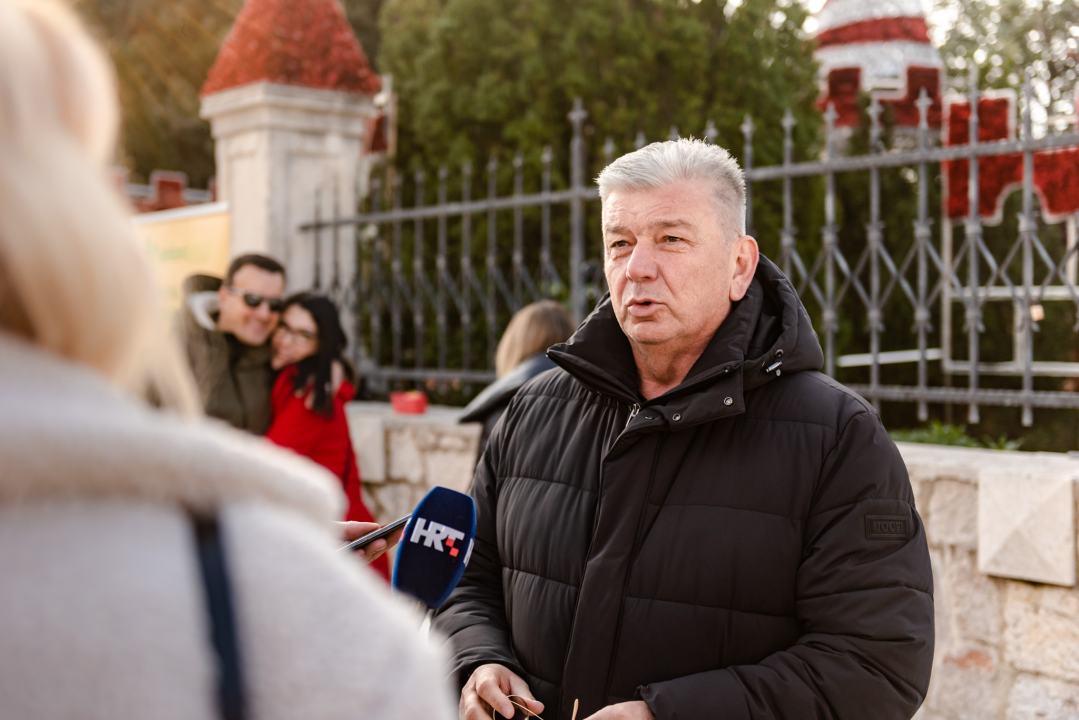 Borba protiv plastike: Zeleni grad na Poljani građanima podijelio tisuću ekoloških vrećica 