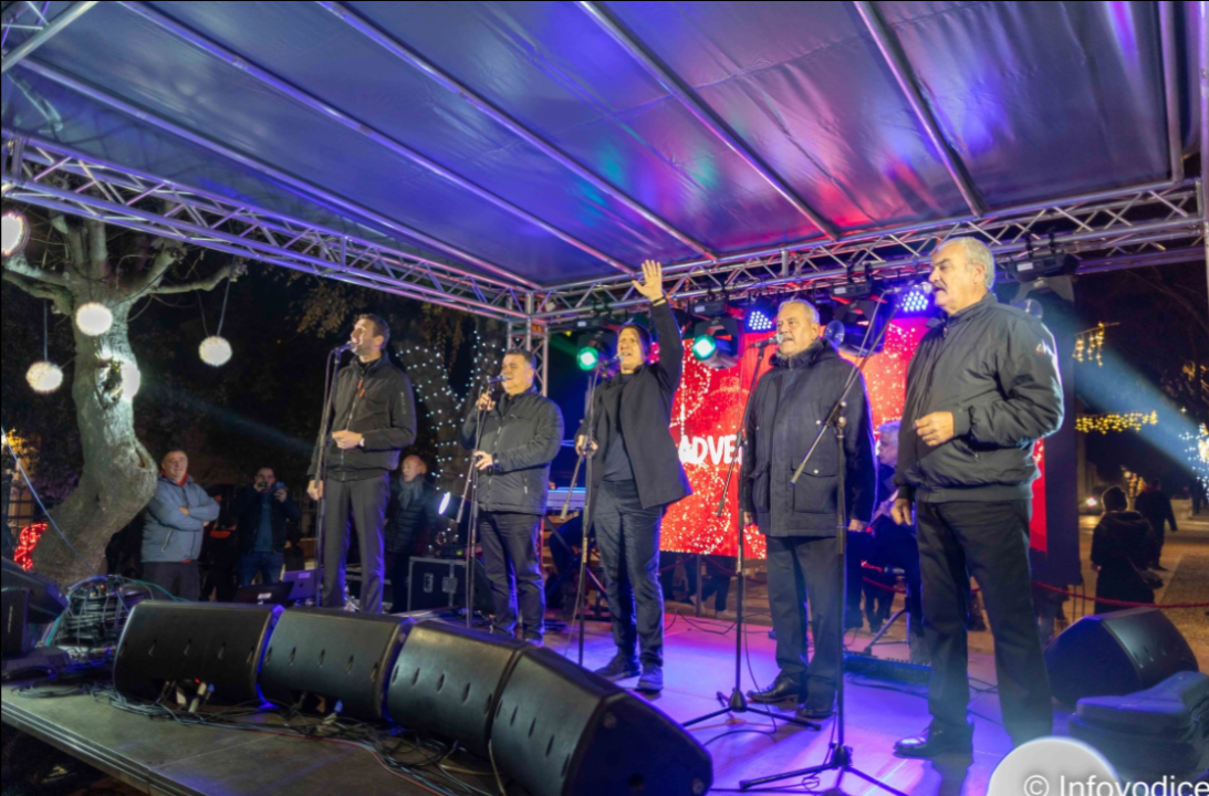 Koncertom Tomislava Bralića i klape Intrade  sinoć počeo Advent u Vodicama