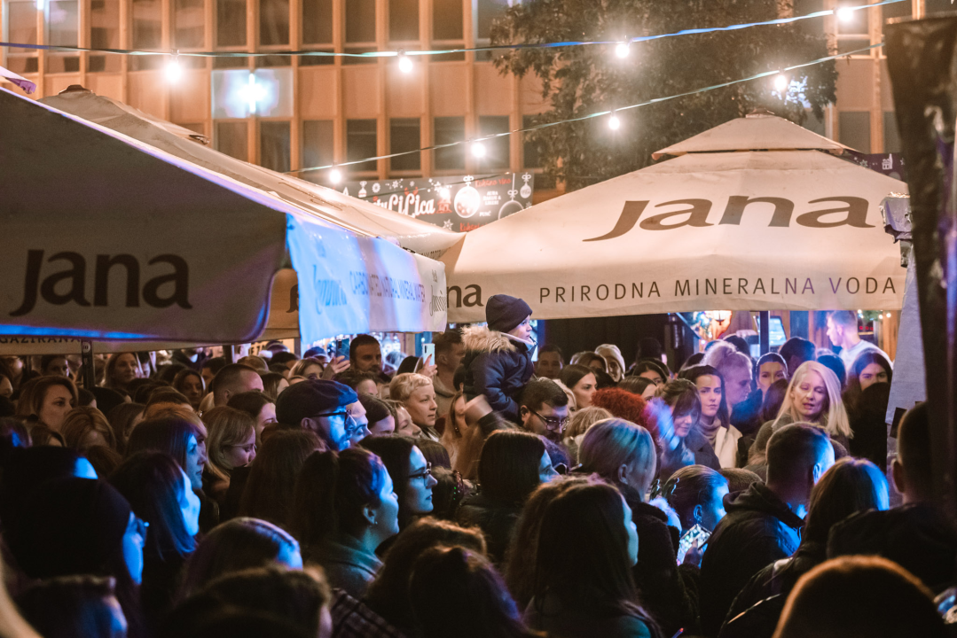 Osjetite duh blagdana u prekrasno uređenom cocktail baru Nautica! 