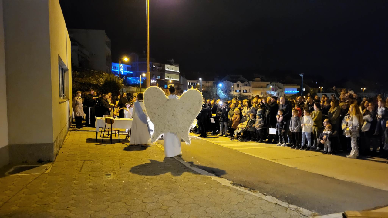Župljani Vidika uprizorili žive jaslice i oduševili sugrađane