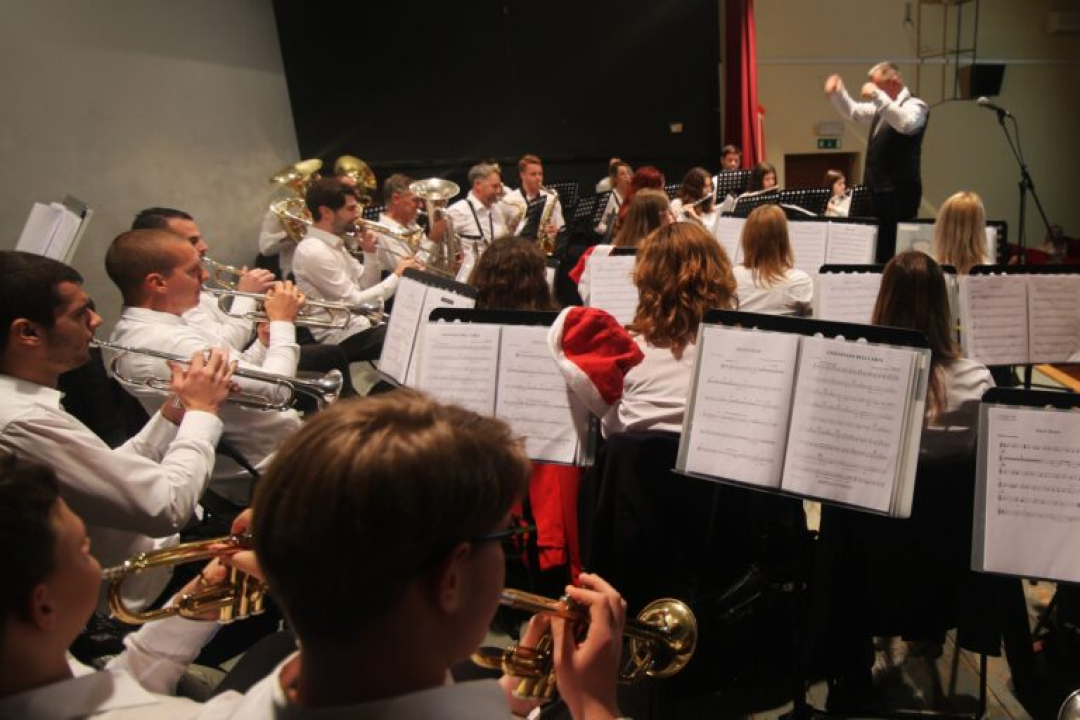 Puhački orkestar Pirovac održao tradicionalni božićni koncert