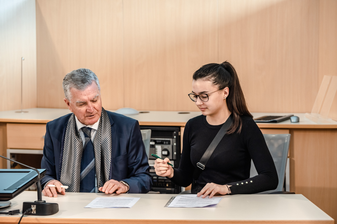 Burić studentima uručio ugovore o stipendiranju: 'Uvjeren sam da će se mnogi nakon diplome vratiti u Šibenik'