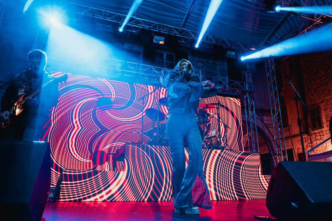 Kraljica rasplesala Šibenik: Róisín Murphy oduševila i one koji su je gledali samo na ekranu ispred Azimuta