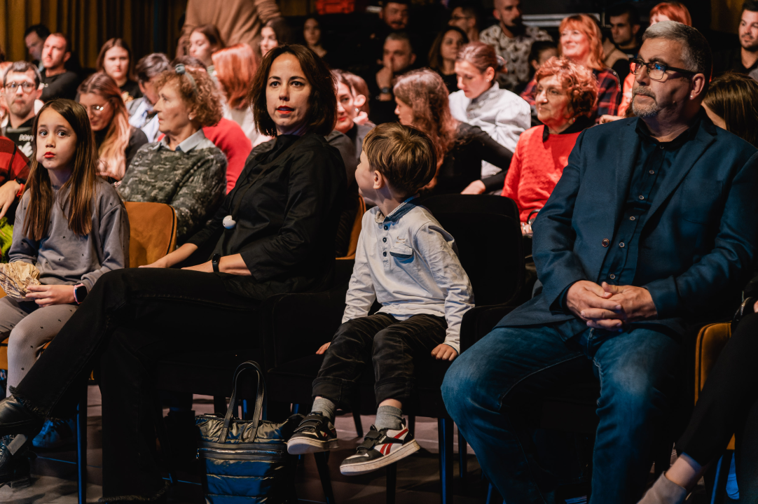 Garbura napunila kino Arsen do zadnjeg mjesta, gostovali i mladi šibenski glumci