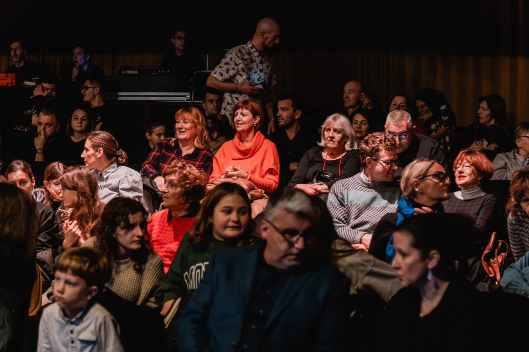 Garbura napunila kino Arsen do zadnjeg mjesta, gostovali i mladi šibenski glumci