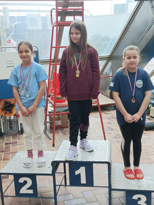 Mladi plivači 'Mora' Nakić, Stegić, Badurina i Kunčić okitili se medaljama u Splitu