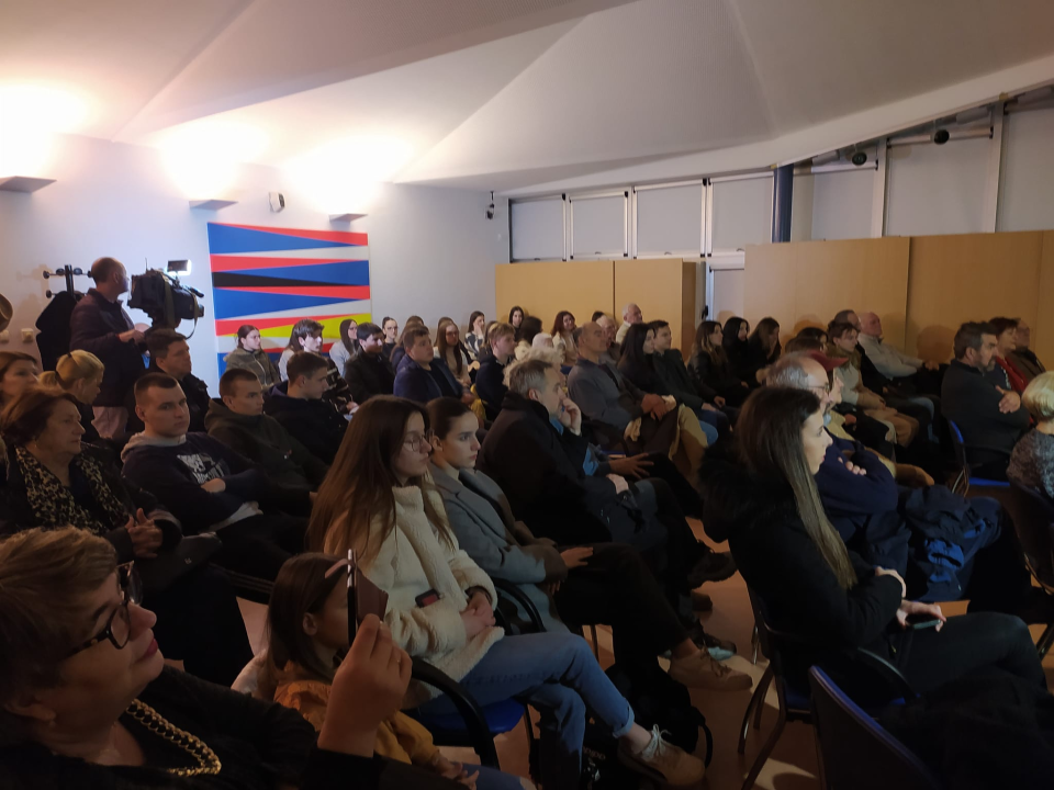 U knjižnici održan susret lokalnih pjesnika