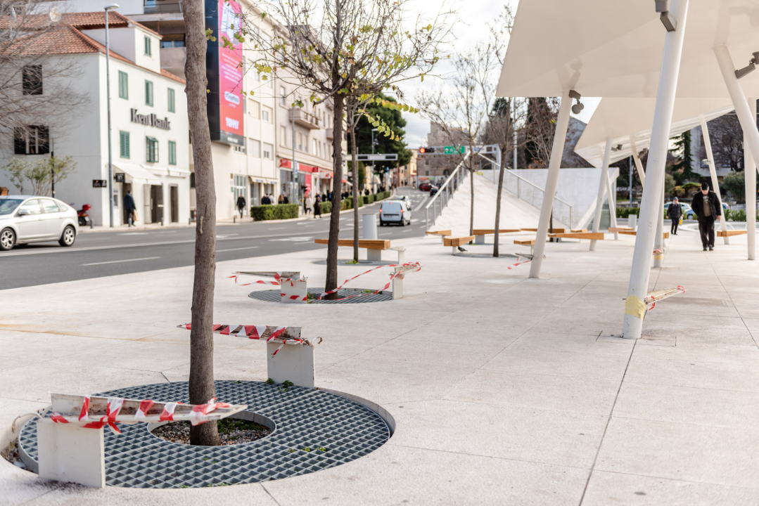 Misterij razotkriven: Sve klupe na Poljani bit će opet tamo idući tjedan  