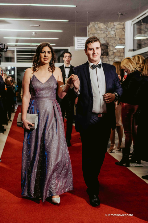 Učenici Ekonomske škole zablistali na maturalnom plesu u Vodicama (1)