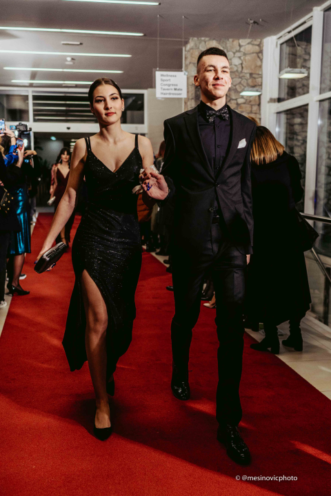 Učenici Ekonomske škole zablistali na maturalnom plesu u Vodicama (2)