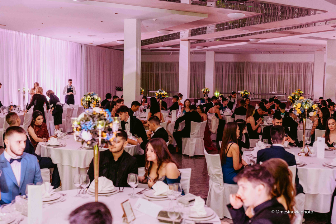 Učenici Ekonomske škole zablistali na maturalnom plesu u Vodicama (2)