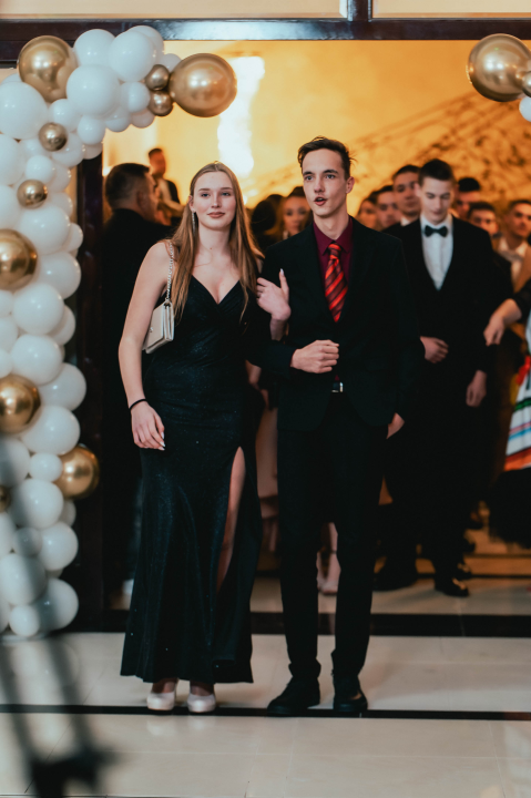 Učenici Prometno-tehničke škole Šibenik poput holivudskih zvijezda na maturalnom plesu (1)