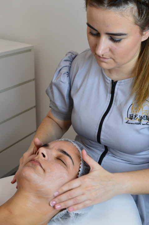 Riješite se neželjenih dlačica prije ljeta u Be You salonu!