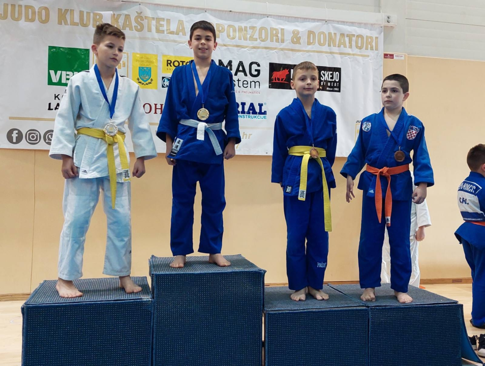 Mladi članovi Judo kluba Šibenik u Kaštelima do 4 zlata i 6 medalja ukupno