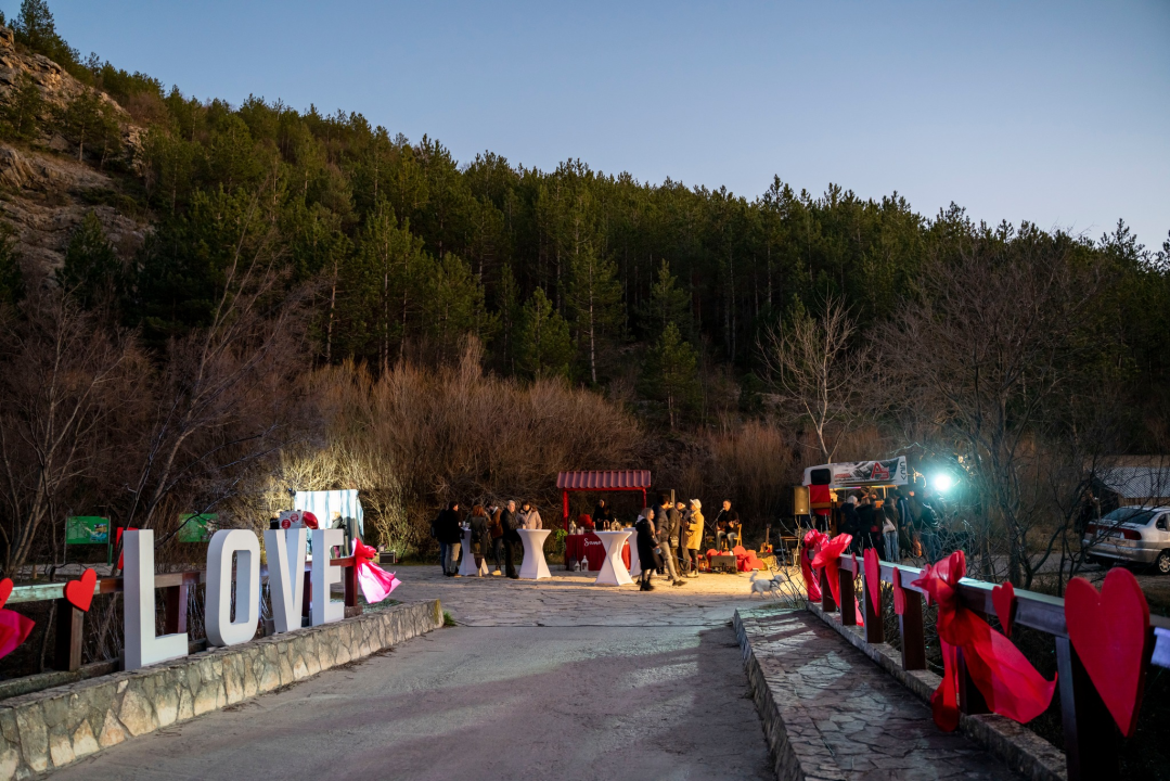 Valentinovo na Krčiću oduševilo sve posjetitelje: Krčić zasjao u bojama ljubavi! 