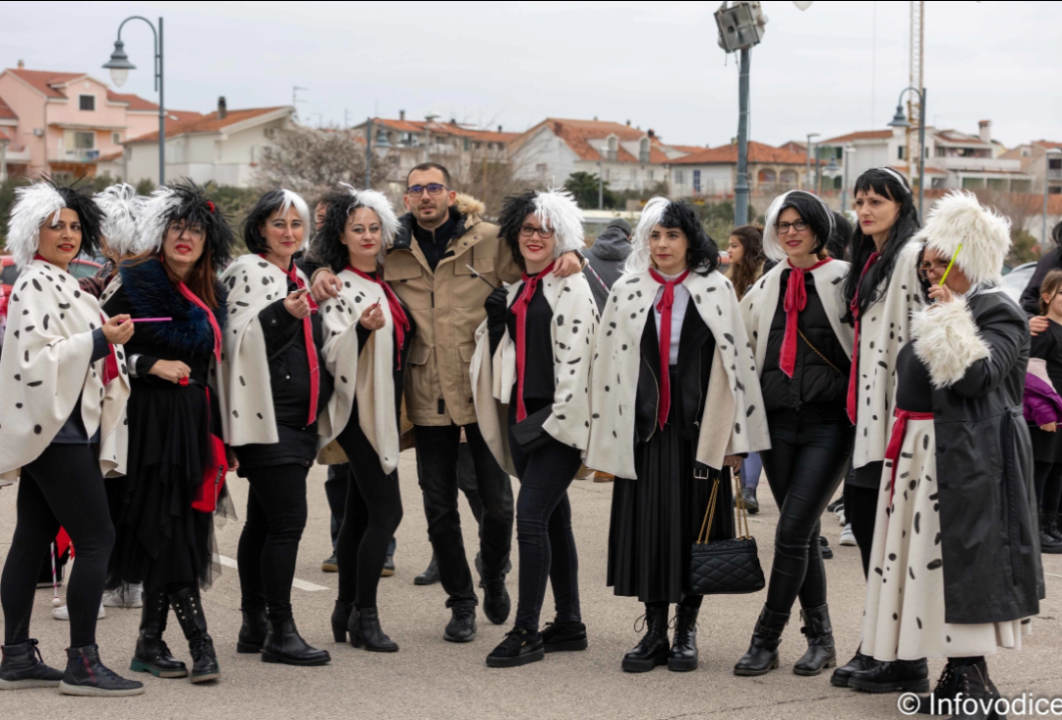 Maškare u Tribunju: Zapaljen Krnjo Euro Svrgokun