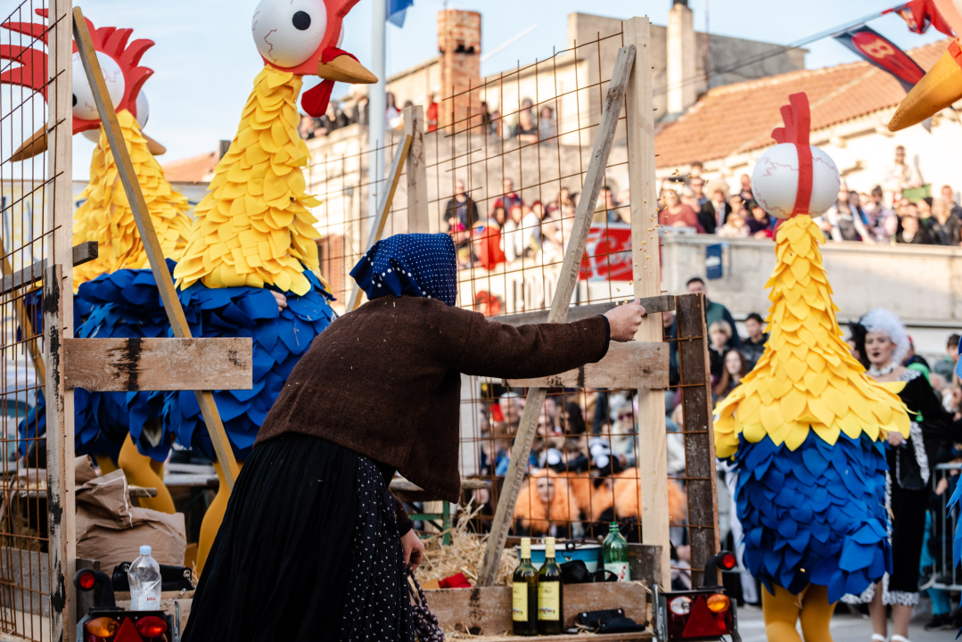 Murterini molili za predbračnu čistoću, u kokošinjcu izbila pobuna, a Let 3 napravio spektakl