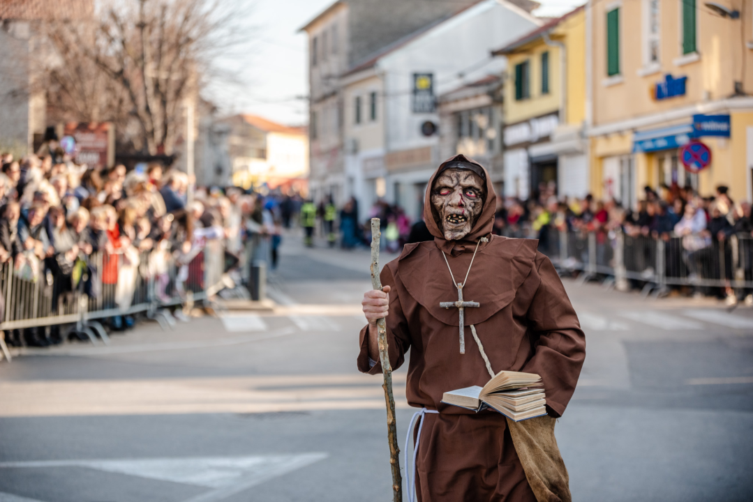 Murterini molili za predbračnu čistoću, u kokošinjcu izbila pobuna, a Let 3 napravio spektakl