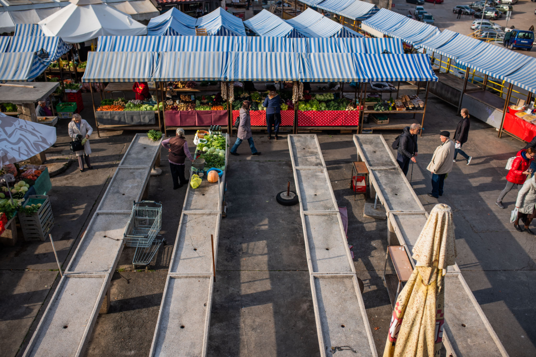 Jutros se na šibenskoj pijaci jasno vidjelo da je petak: Peškarija puna, na zelenom dijelu pustoš 