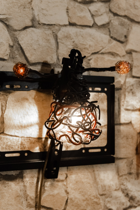 Stari uređaji i žice u rukama Šibenčanke Marijane postaju umjetnička djela